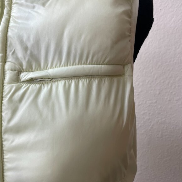Fabletics Elliot Puffer Vest Size: L - Picture 5 of 10